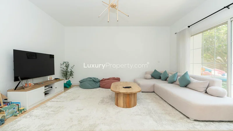 Upgraded | Landscaped | Extended Plot63727208111235112