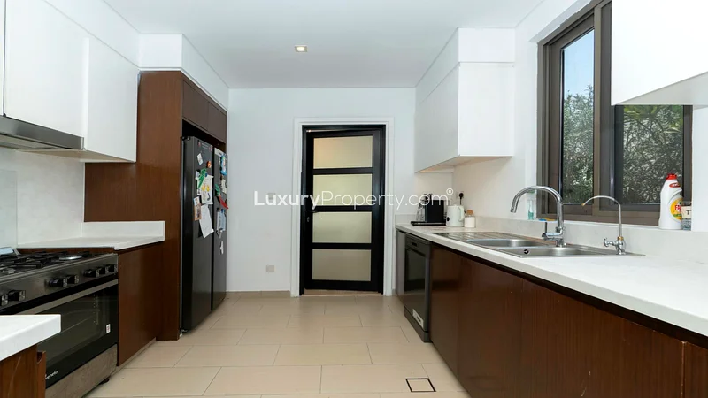 Upgraded | Landscaped | Extended Plot63727208111235114