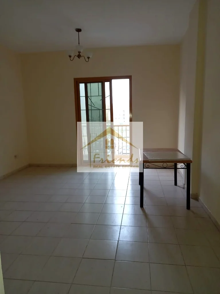 شقة سكنية بغرفة نوم واحدة ومزينة بشرفة في كلاستر إسبانيا، المدينة الدولية63741911779331112