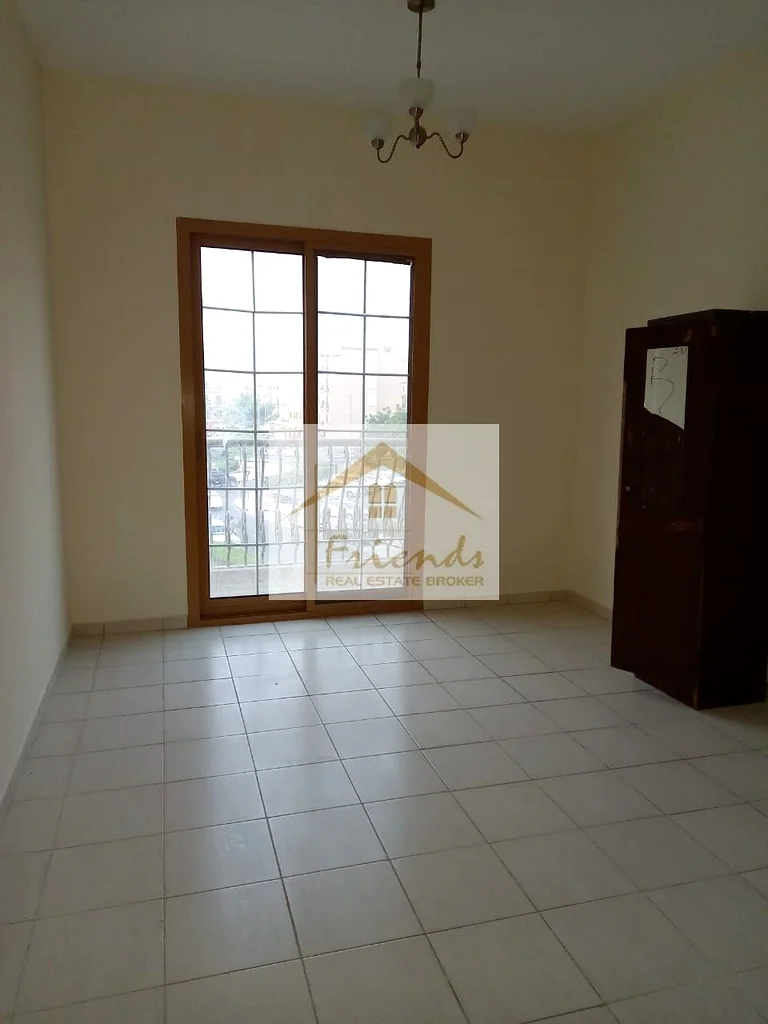 شقة سكنية بغرفة نوم واحدة ومزينة بشرفة في كلاستر إسبانيا، المدينة الدولية63741911779331113
