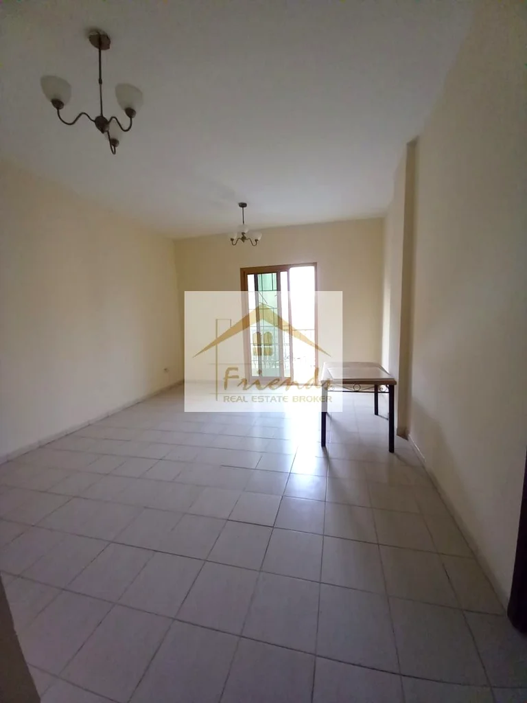 شقة سكنية بغرفة نوم واحدة ومزينة بشرفة في كلاستر إسبانيا، المدينة الدولية63741911779331114