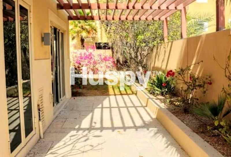 Corner | Spacious Unit | Private Garden63839422493187110