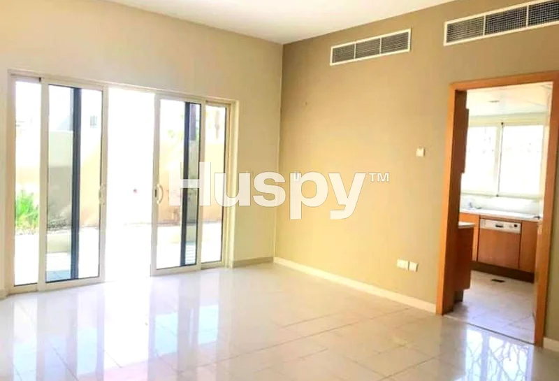 Corner | Spacious Unit | Private Garden63839422493187114