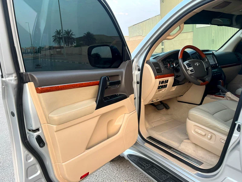 Land Cruiser GXR V6 sun roof leather seat63699052557826112