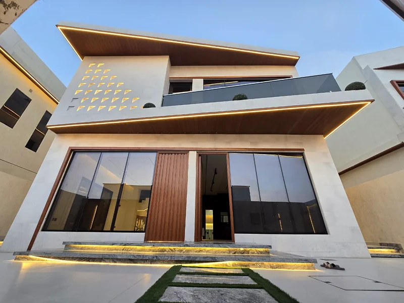 Villa for sale in Ajman, Al Helio 2 area, including registration and ownership fees, consisting of 5 master bedrooms with a majlis, a hall, and a maid63910418063746112