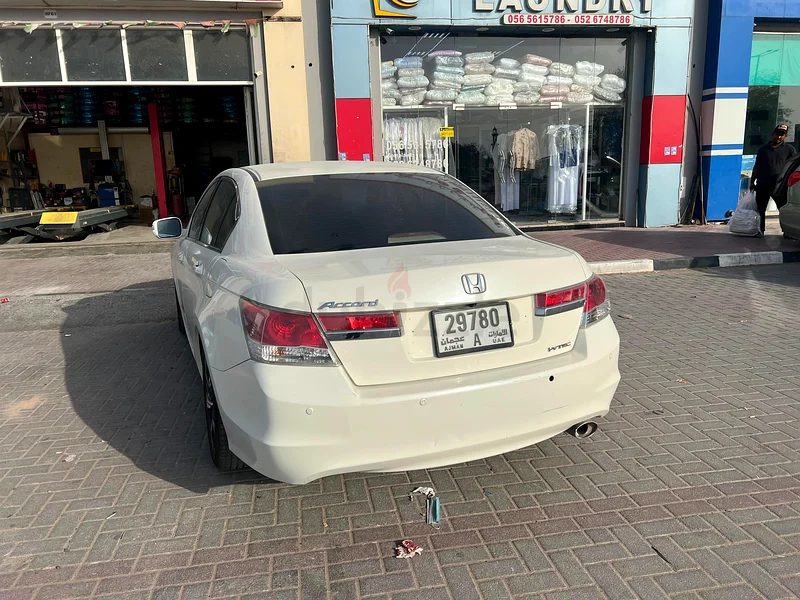 Honda Accord urgent sale. Price slightly negotiate.63699033077377112