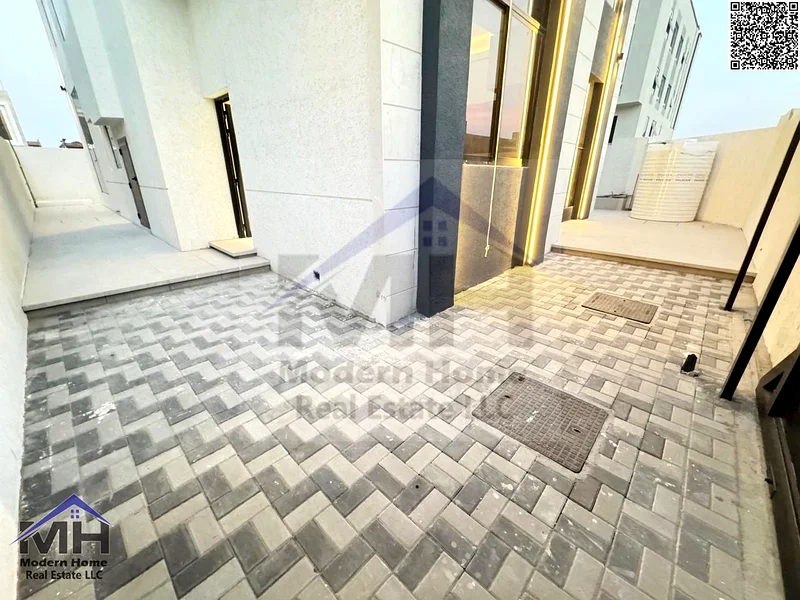 بسعر يشمل الرسوم، امتلك فيلا رائعة مكونة من 3 طوابق و7 غرف في أول ساكن في عجمان، ملكية حرة، تكييف مركزي مباشرة على شارع محمد بن زايد63883873904129113