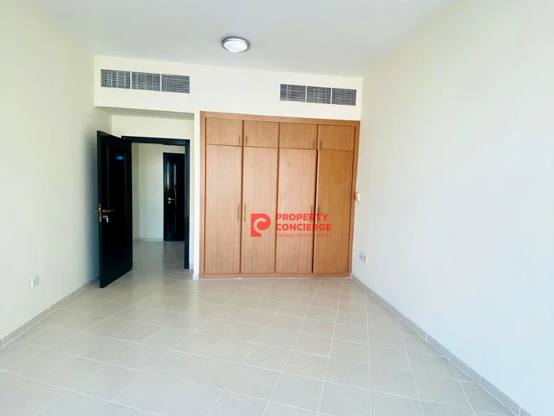 شقة واسعة ومُحدَّثة بالقرب من المترو وبدون رسوم تبريد63725654257667113