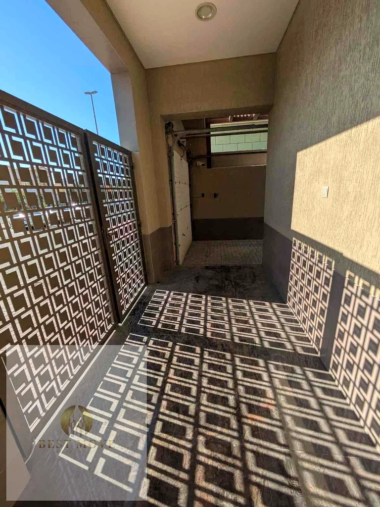 الطابق الأرضي + طابق ميزانين || موقع متميز || 7 غرف نوم63743312346369112