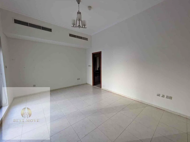 الطابق الأرضي + طابق ميزانين || موقع متميز || 7 غرف نوم63743312346369114