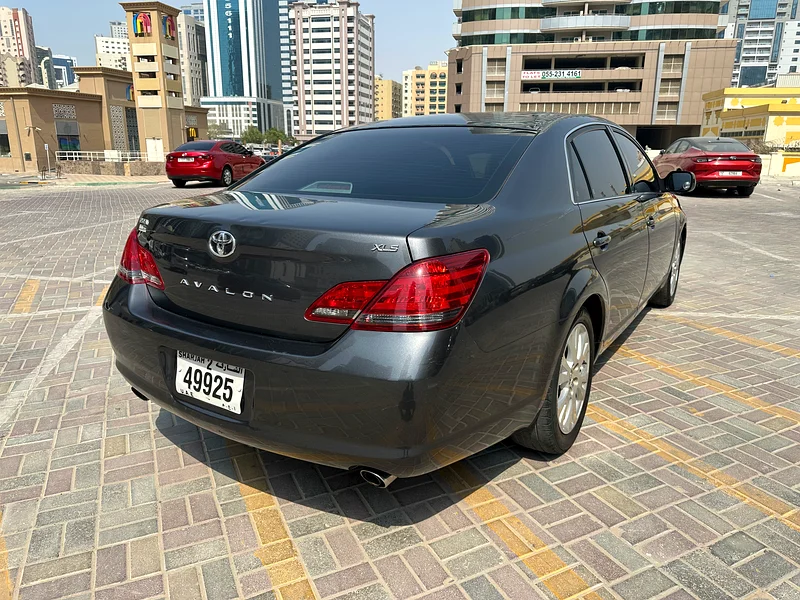 تويوتا أفالون 200863699048938754112
