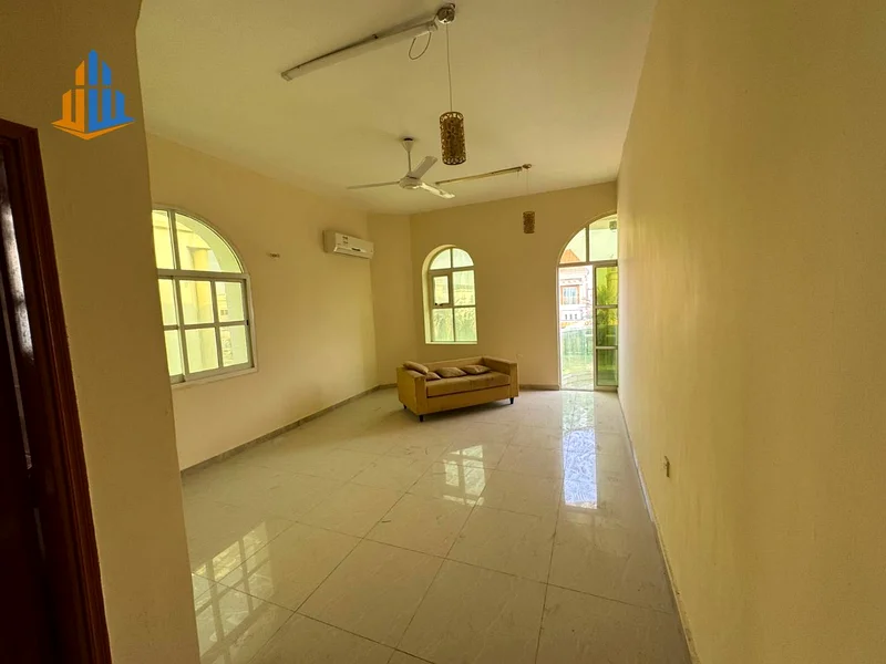 5bhk | Master rooms | Close to all services | Excellent location | On a corner and main street63878297629441113
