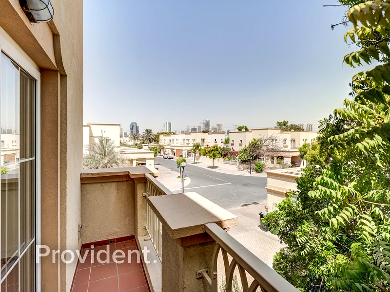 Corner Unit | Upgraded | Close To park and Lake63729311327361112