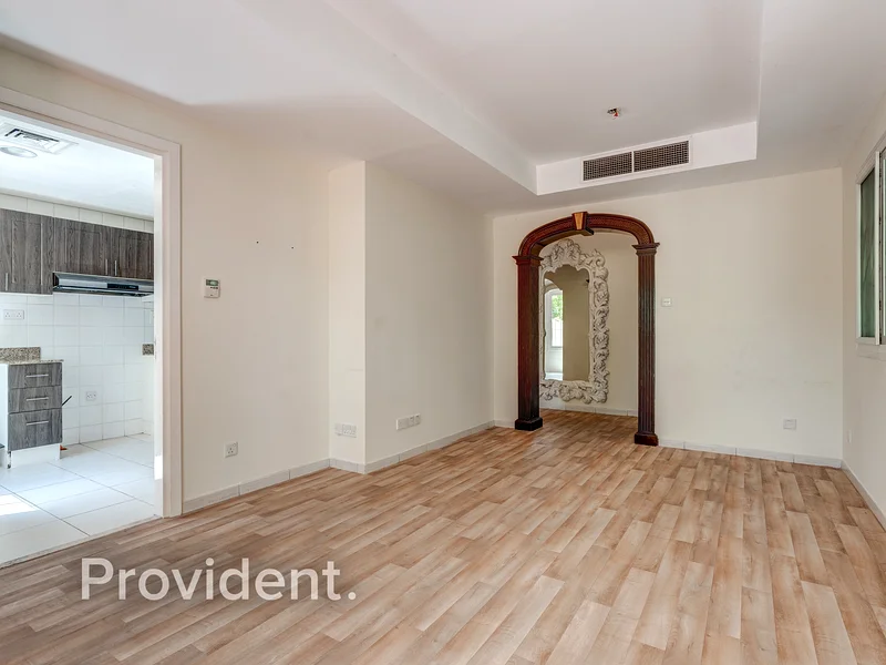 Corner Unit | Upgraded | Close To park and Lake63729311327361114