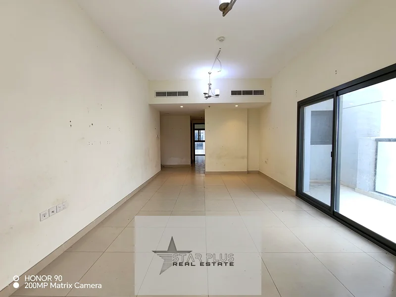 شقة جديدة بمساحة 2 غرفة نوم ومطبخ قريب من المخرج مع موقف سيارات.63729951541250111
