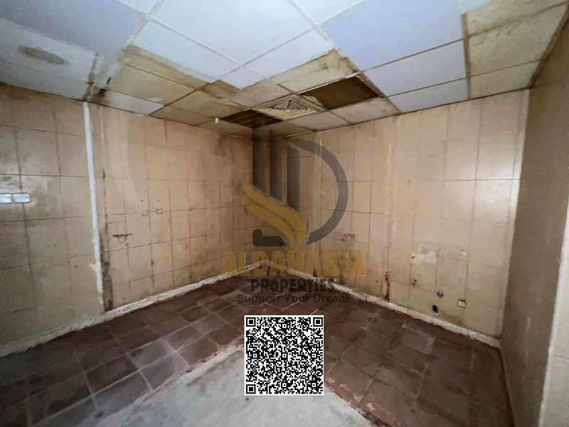 مكتب تجاري للإيجار السنوي - كورنيش عجمان (طابق السفينة - الرميلة 2)63816567422467114