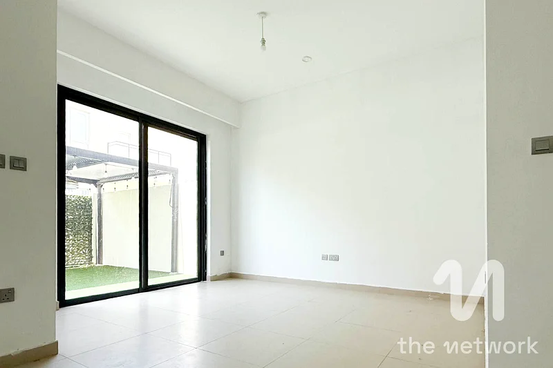 Well Maintained | 3BR + Maids | View Today63727028072707111