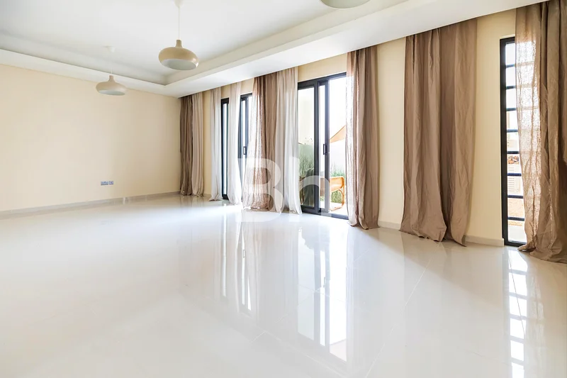 Single Row | Desert View | Vacant64002890565506111