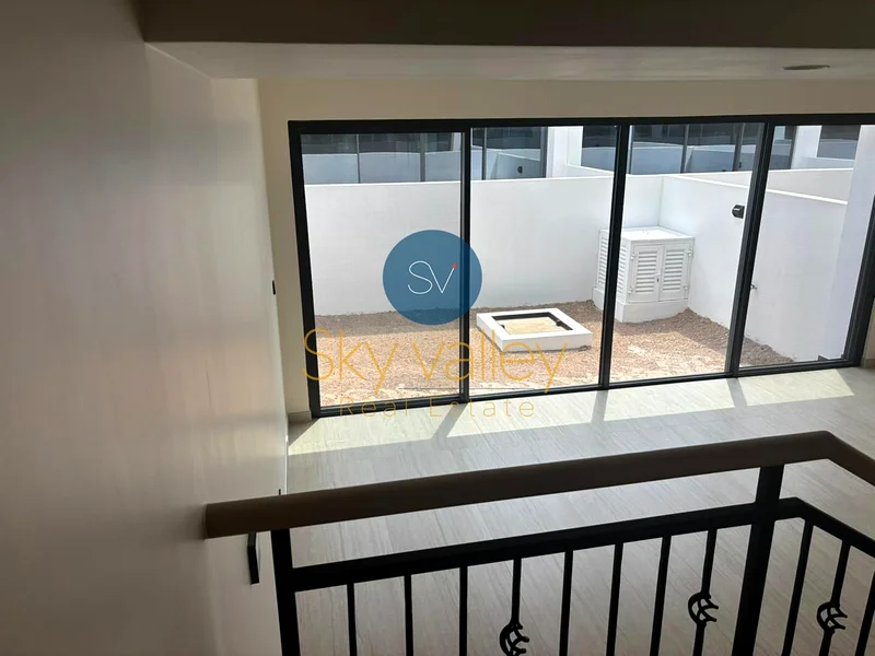 4 Bedroom | Middle Unit | Resale | Back to Back63963135983235113