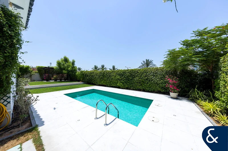 New Listing - Large Plot - Upgraded - Pool63926733962243111