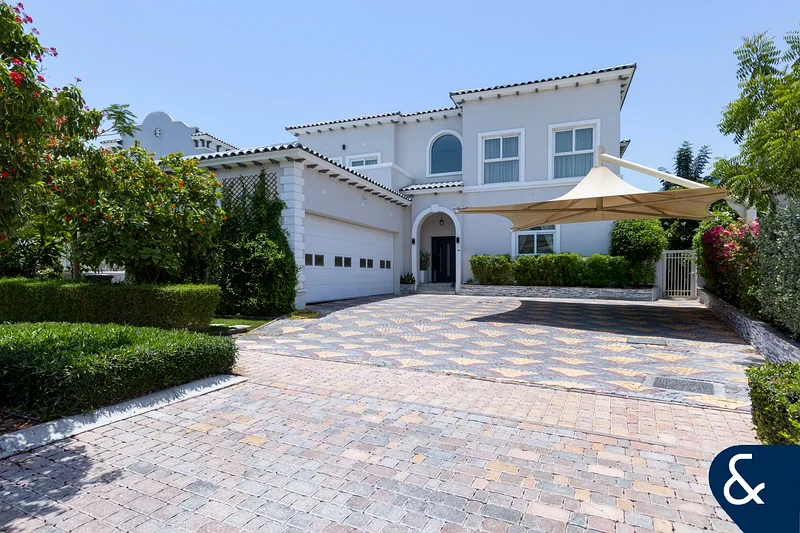 New Listing - Large Plot - Upgraded - Pool63926733962243113