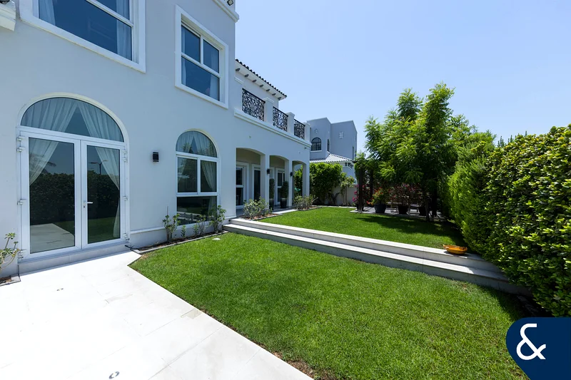 New Listing - Large Plot - Upgraded - Pool63926733962243112