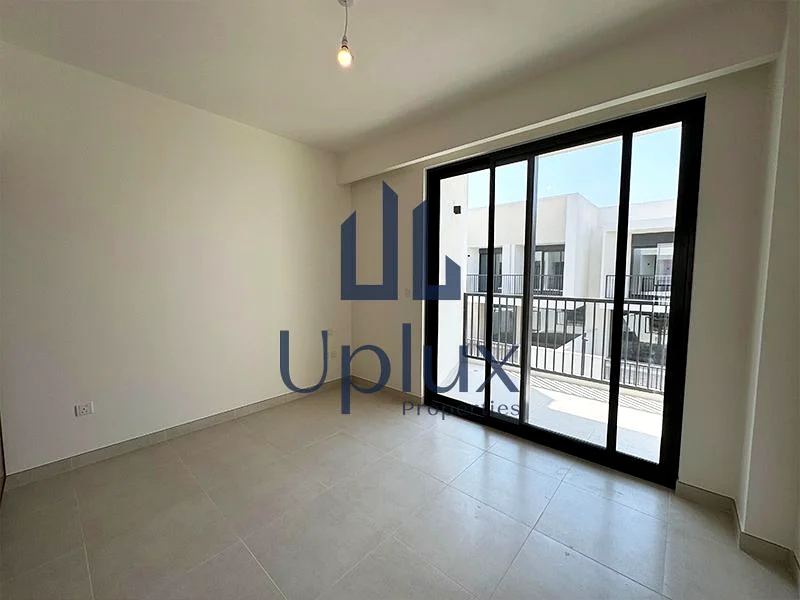 Unfurnished | Spacious Unit | Single Row63737272728961112