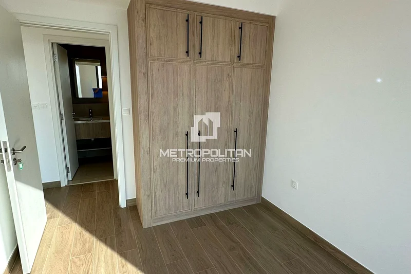 شقة واسعة من غرفة نوم واحدة | طابق متوسط | شاغرة63951549342338113