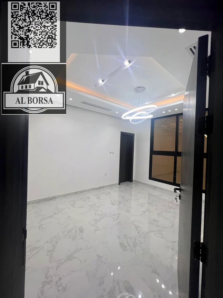 For sale, a two-story villa in Al-Helio 2. The villa consists of five rooms, a living room, and a hall.63911300445569114