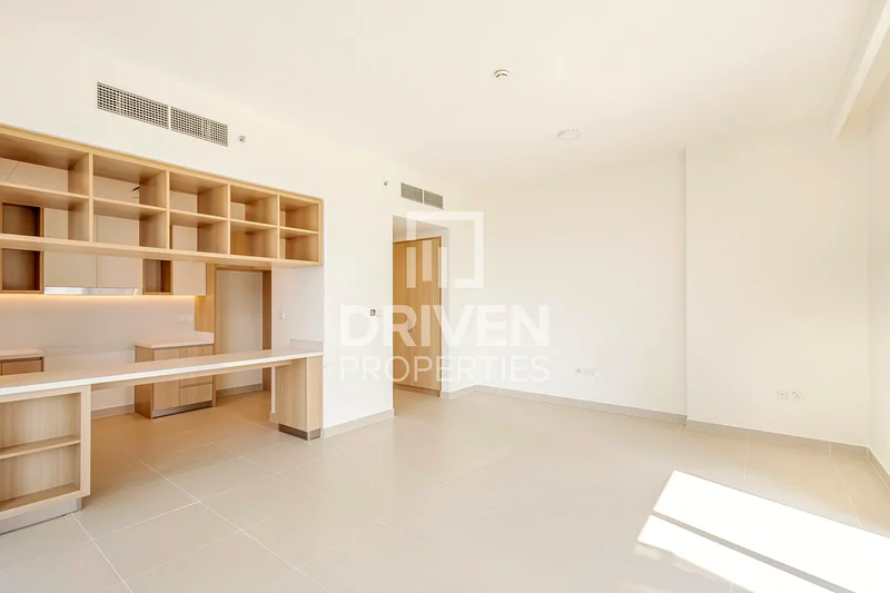 Expansive Layout with Captivating Views | Vacant63760126832642112