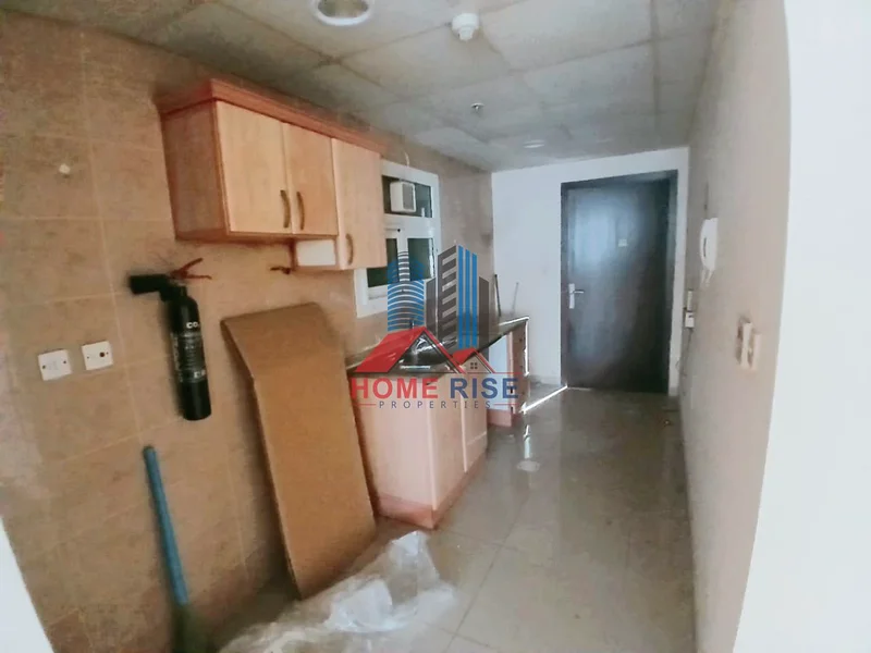 شقة متوفرة في مبنى عائلي / الشارقة / حدود دبي63707607220737114