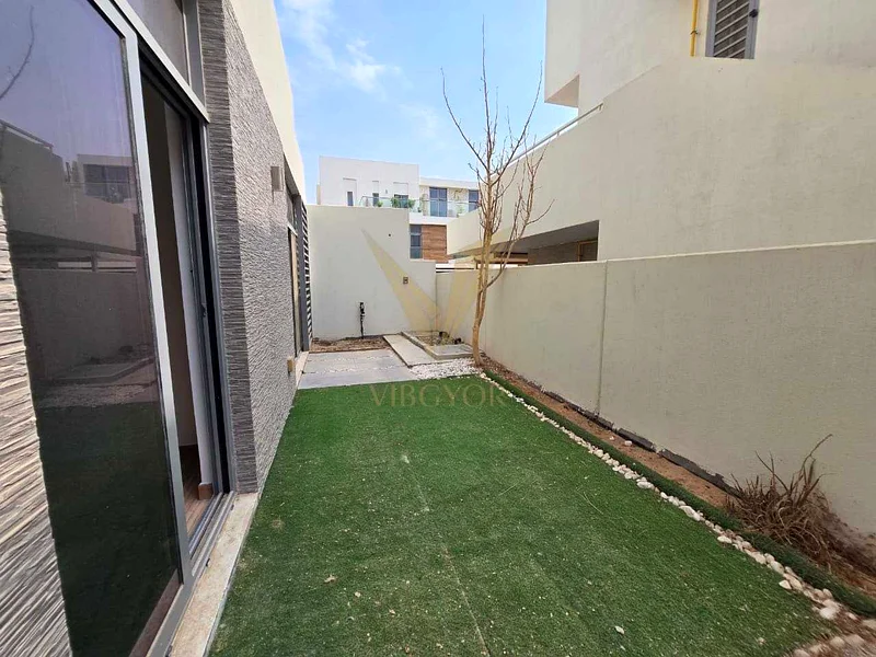 تاون هاوس مكون من غرفتي نوم بمساحة واسعة مع غرفة دراسة وغرفة تخزين63750921039874110