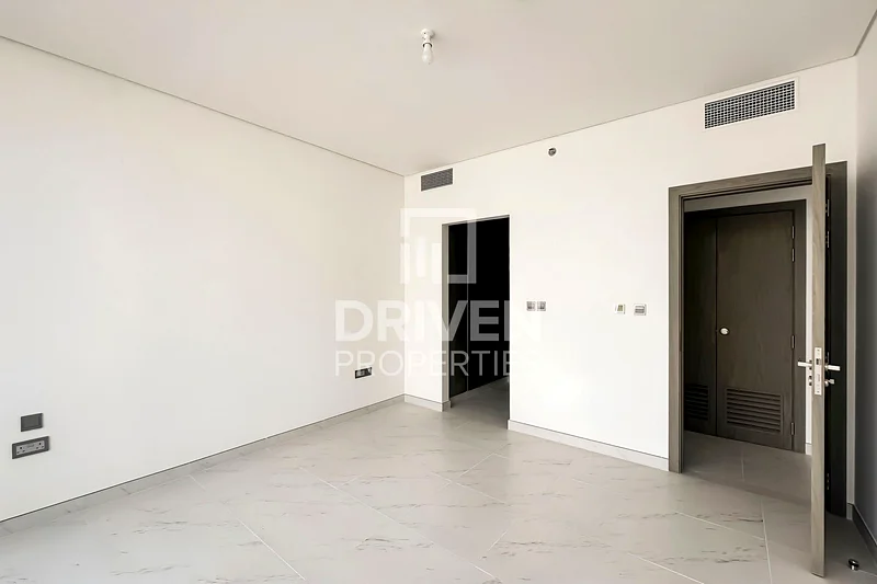 Podium Floor | Brand New Unit | Prime Location63750544965762114