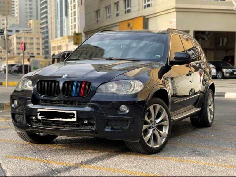 2010 BMW X5 xDriveE70 – a perfect mix of performance, comfort, and style.63699053087617110