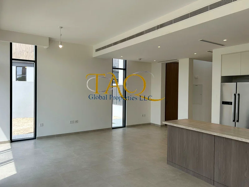 One of the Biggest Plot Corner Single Row ON park 4 bedroom63732955015427111