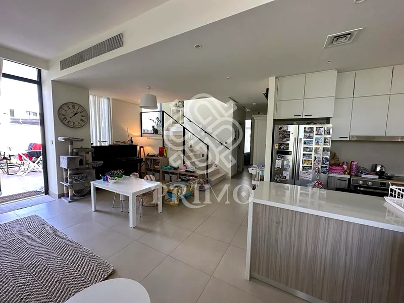 Exclusive | Corner Villa | Vacant | For Sale & Rent63804773626882111