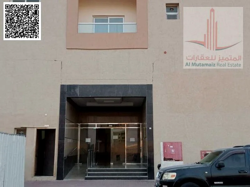 For sale.Commercial residential building small age63868309687937111