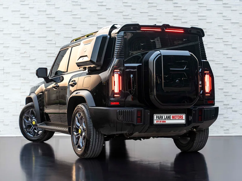 BACK-TO-SCHOOL DEALS • SUV • WARRANTY AND SERVICE PLAN • JETOUR T2 LUXURY • FULL-SERVICE HISTORY63699029298177111