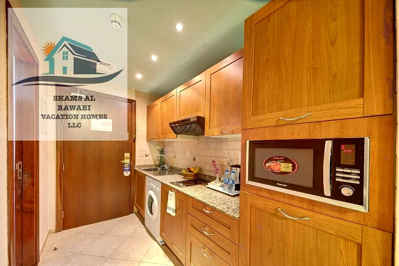 Early Winter ! Fully Furnished ! With Kitchen !  Daily Cleaning ! Near Metro !!63817592304258114
