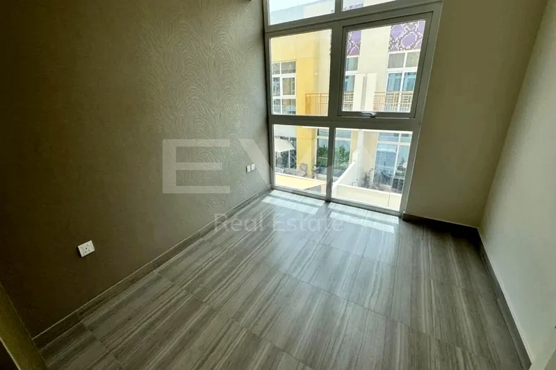 Mid Unit | Unfurnished | Community View63741340698113112