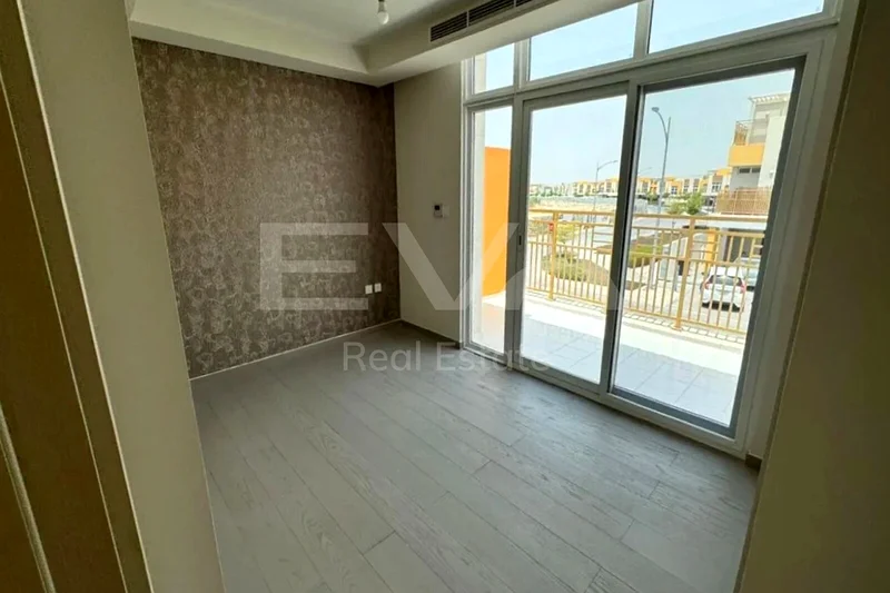 Mid Unit | Unfurnished | Community View63741340698113110