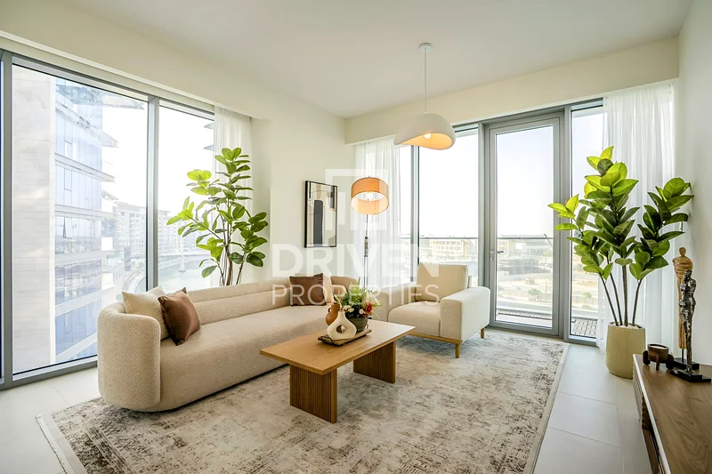 Corner | Canal and Downtown Views | Large Unit63949512597250112