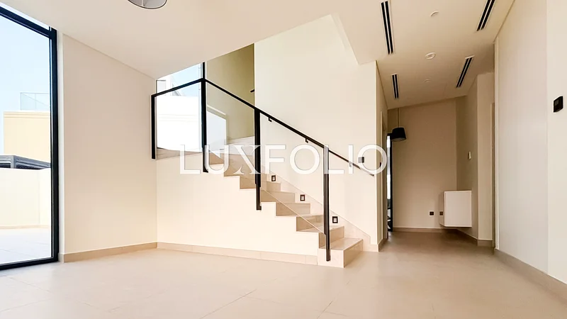 Corner Plot | Vacant | Spacious63804773702786114