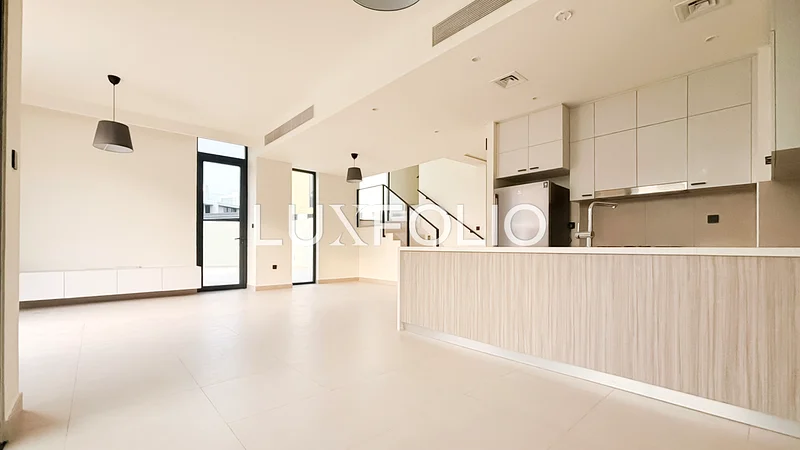 Corner Plot | Vacant | Spacious63804773702786113