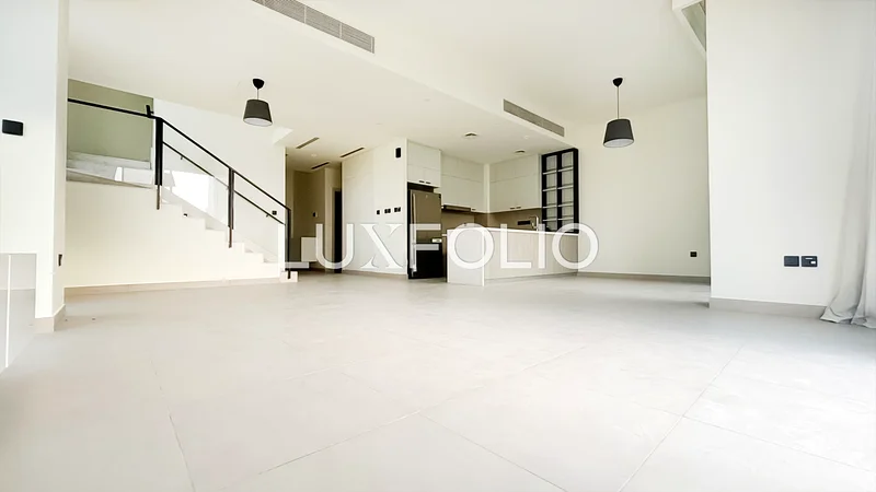 Corner Plot | Vacant | Spacious63804773702786111