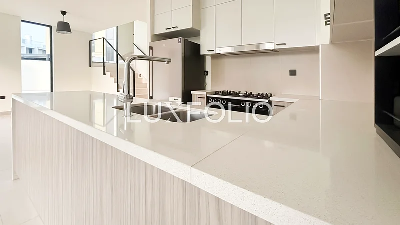 Corner Plot | Vacant | Spacious63804773702786112