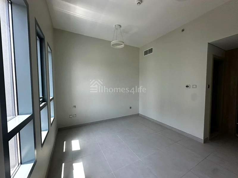 2 BHK | Corner Unit | Large Balcony | No Agents64043126167425112