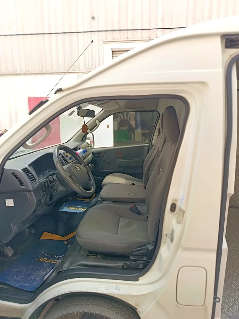 Toyota Hiace  Van63699049325059112