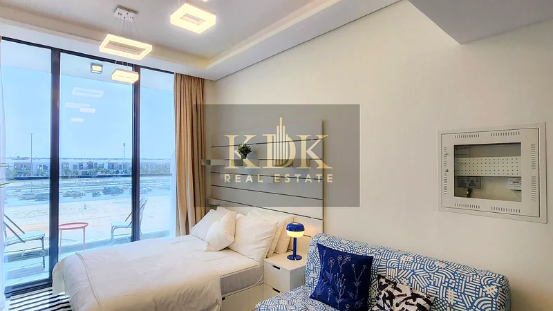 Stunnig studio | 5500 Monthly | 12 cheques63725560375041111
