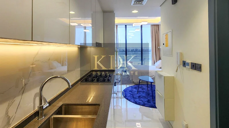 Stunnig studio | 5500 Monthly | 12 cheques63725560375041112